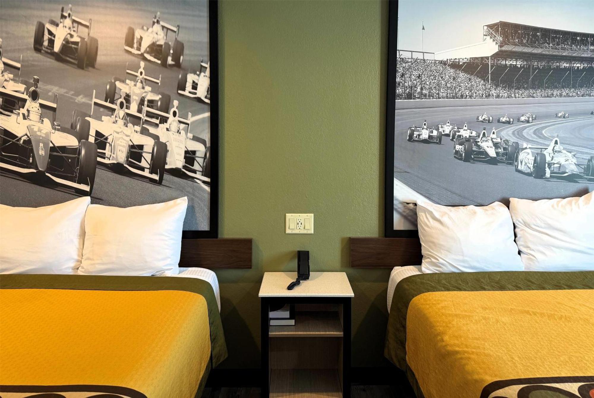 Super 8 By Wyndham Frankfort In Екстериор снимка